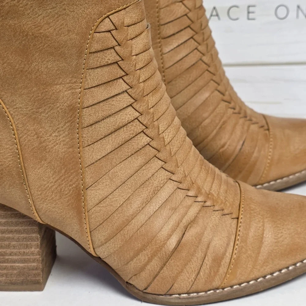 Beast Fashion Buckle McKenna Western Ankle Boots 7.5 Women's Camel Tan Block